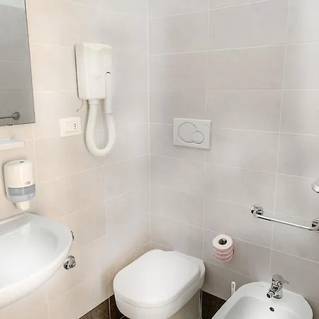 ホテル President's ペザロ